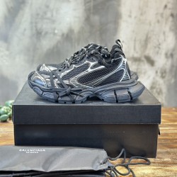 3XL sneaker runner
