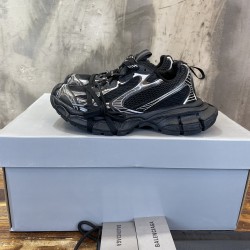 3XL sneaker runner