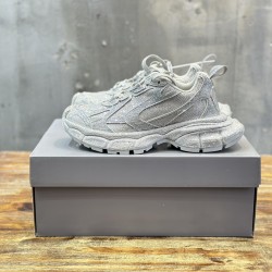 3XL sneaker runner