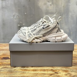 3XL sneaker runner