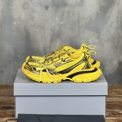 3XL sneaker runner