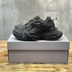 3XL sneaker runner