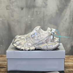 3XL sneaker runner