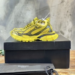 3XL sneaker runner