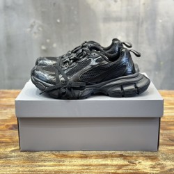 3XL sneaker runner