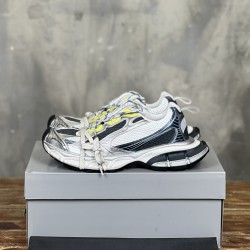 3XL sneaker runner