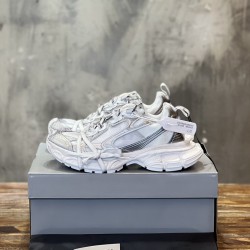 3XL sneaker runner