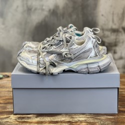 3XL sneaker runner