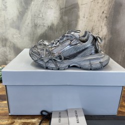 3XL sneaker runner