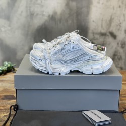 3XL sneaker runner