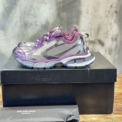 3XL sneaker runner