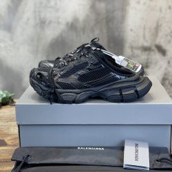 3XL sneaker runner