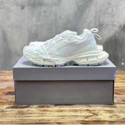 3XL sneaker runner