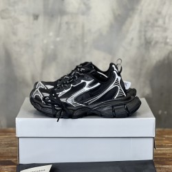 3XL sneaker runner