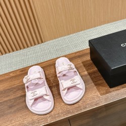 Slippers, beach shoes