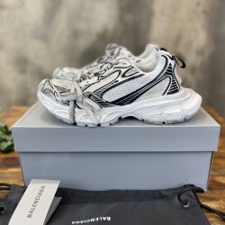 3XL sneaker runner