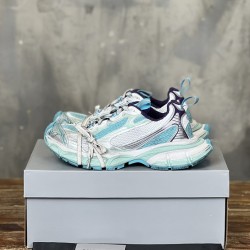 3XL sneaker runner