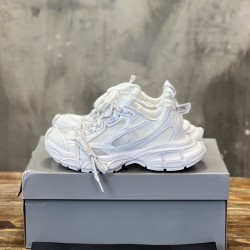 3XL sneaker runner