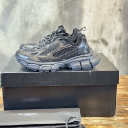 3XL sneaker runner