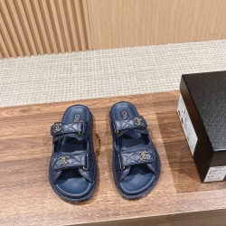 Slippers, beach shoes