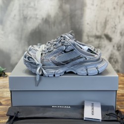 3XL sneaker runner