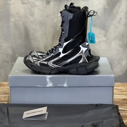 3XL sneaker runner