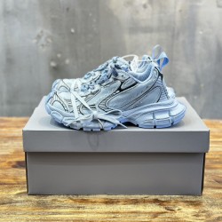 3XL sneaker runner