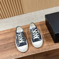 casual shoes