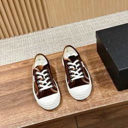 casual shoes